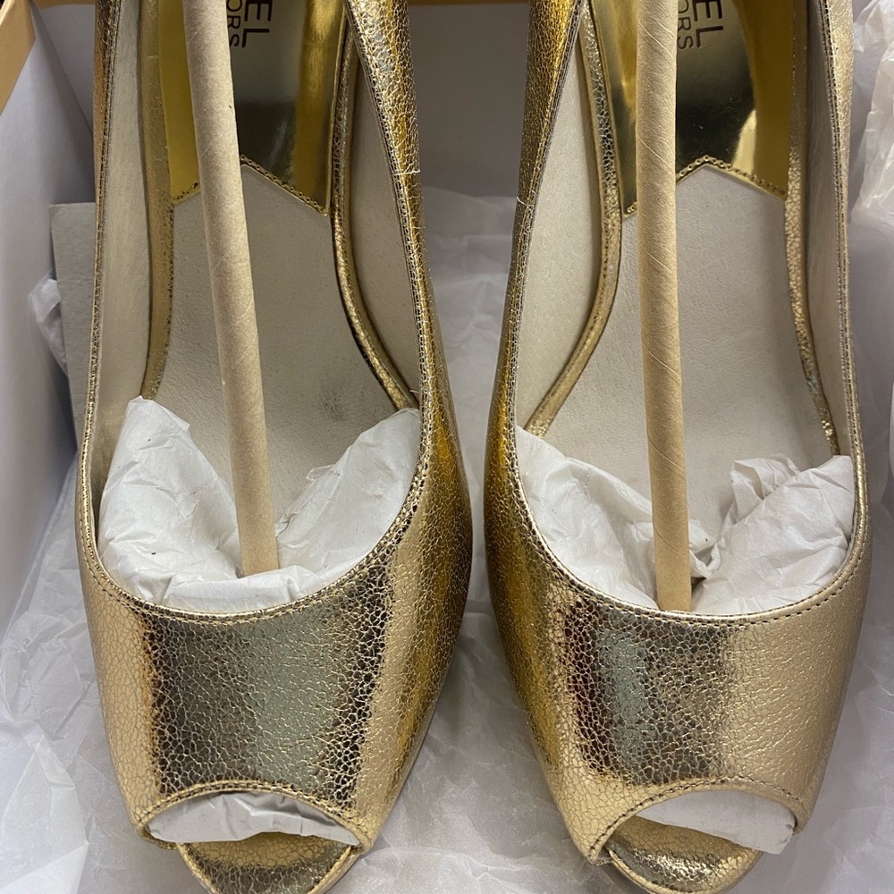 Michael Kors Metallic Gold Pumps